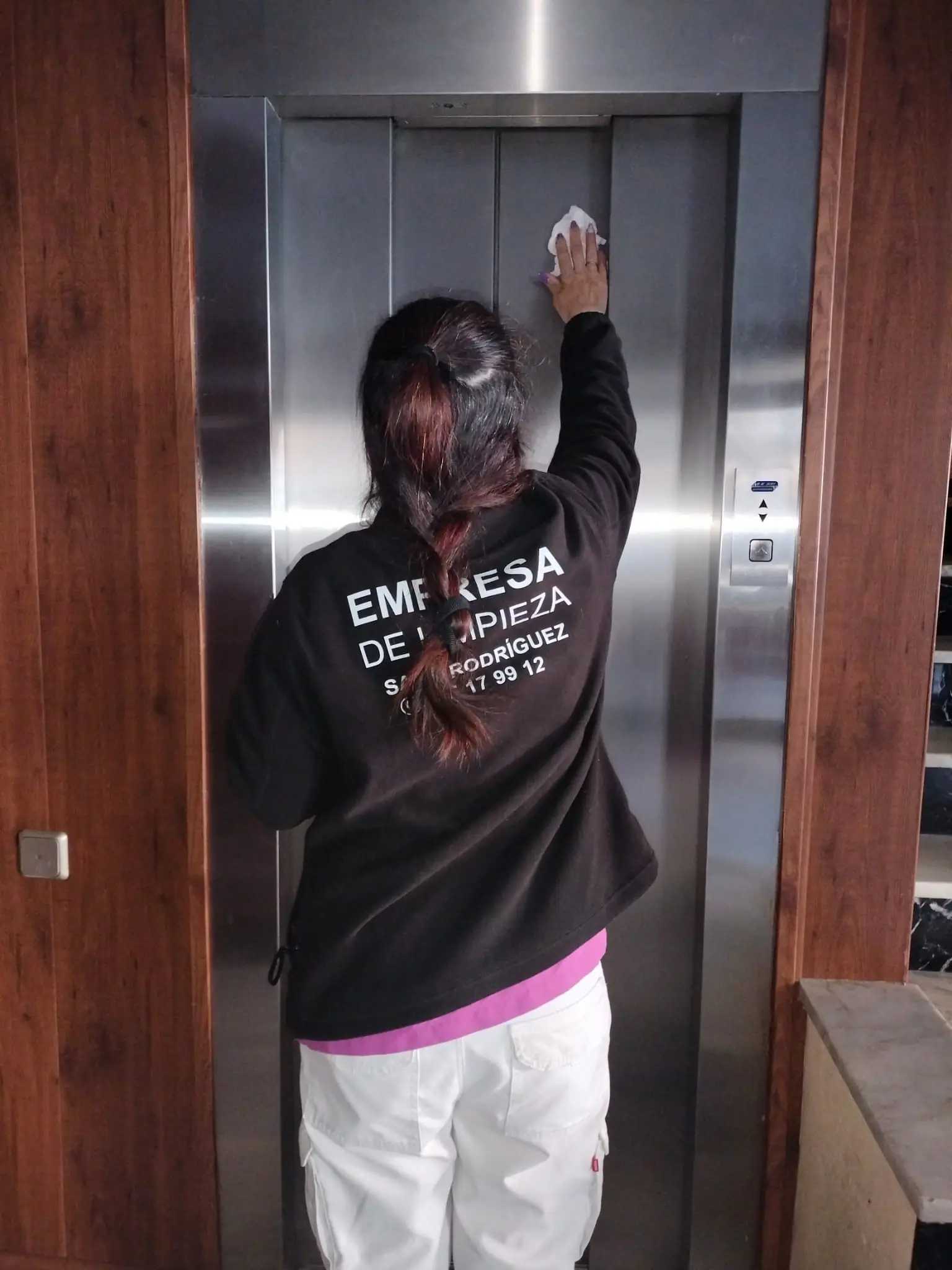Empresa de limpieza Sara Rodríguez — ascensor